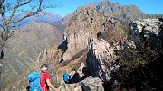 52 Passaggio impegnativo tra roccioni ...
